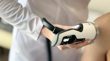 Сучасна процедура радіальної ударно-хвильової терапії у Медонії Прайм у Хмельницькому