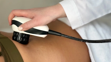 Проведення процедури фокусованої ударно-хвильової терапії у клініці Медонія Прайм у Хмельницькому