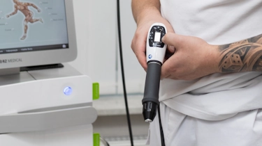 Апарат для ударно-хвильової терапії з робочою насадкою у клініці Медонія Прайм у Хмельницькому