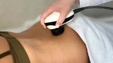 Проведення радіальної ударно-хвильової терапії в ділянці м’язів у клініці Медонія Прайм у Хмельницькому