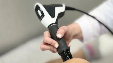 Проведення радіальної ударно-хвильової терапії у клініці Медонія Прайм у Хмельницькому