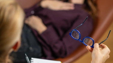 Психотерапевтична сесія як частина комплексного підходу до лікування психічних розладів.